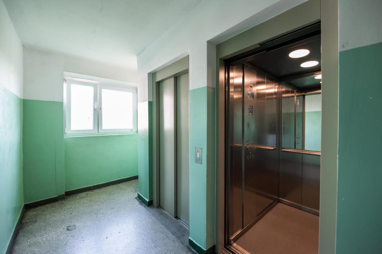 Metro Dworzec Gdanski Elegant Studio Apartment Варшава Екстериор снимка