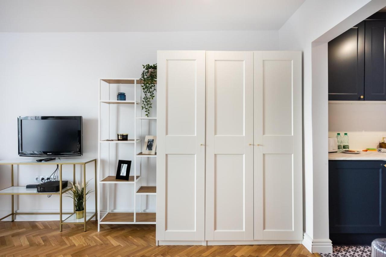 Metro Dworzec Gdanski Elegant Studio Apartment Варшава Екстериор снимка