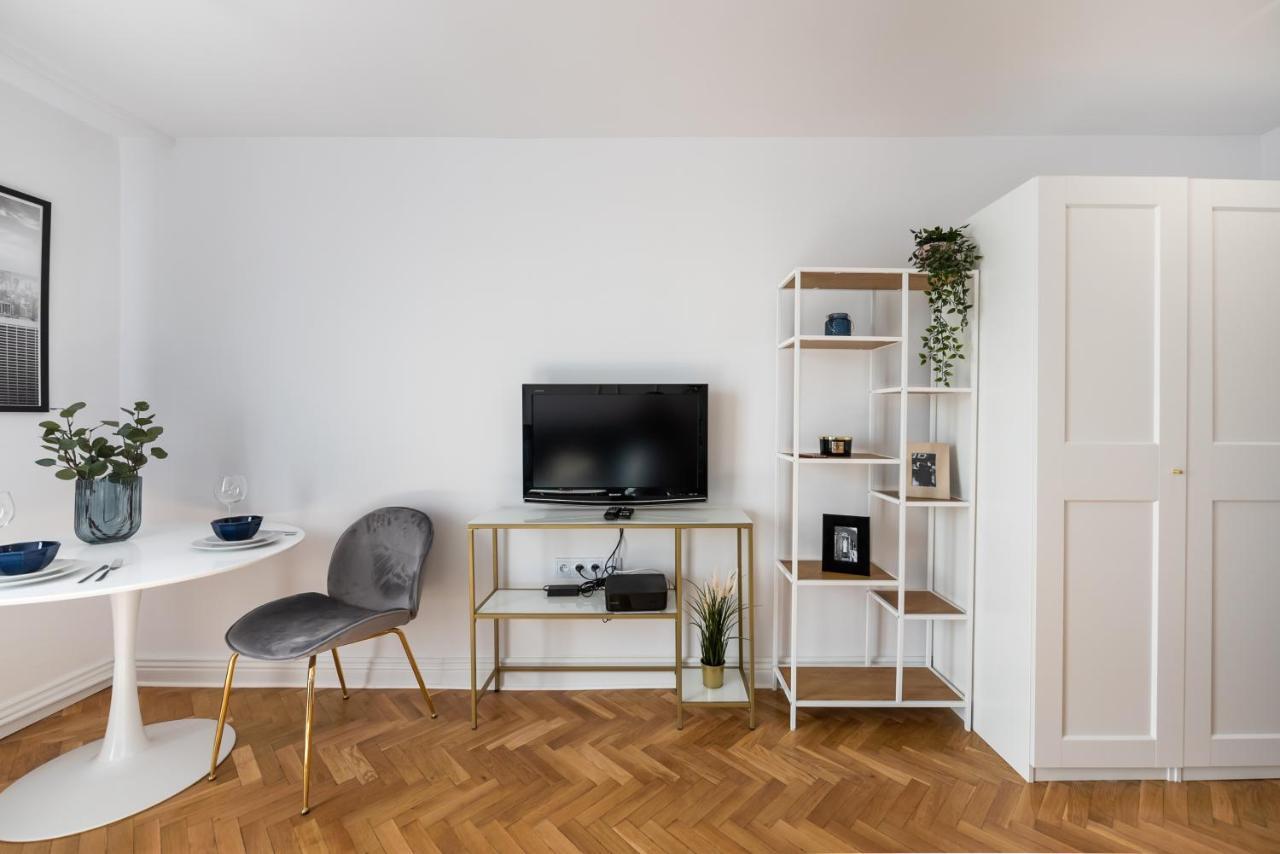 Metro Dworzec Gdanski Elegant Studio Apartment Варшава Екстериор снимка