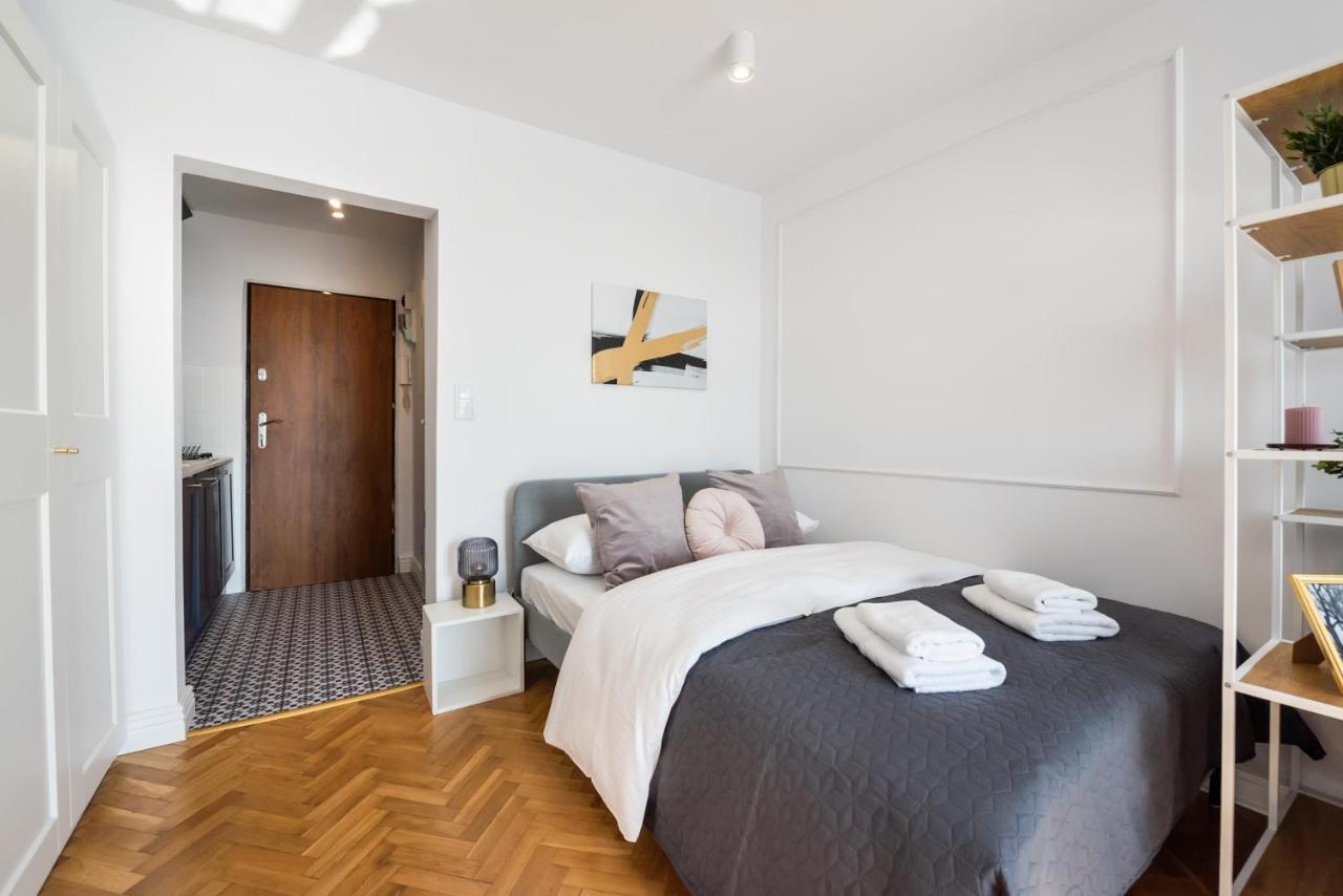 Metro Dworzec Gdanski Elegant Studio Apartment Варшава Екстериор снимка